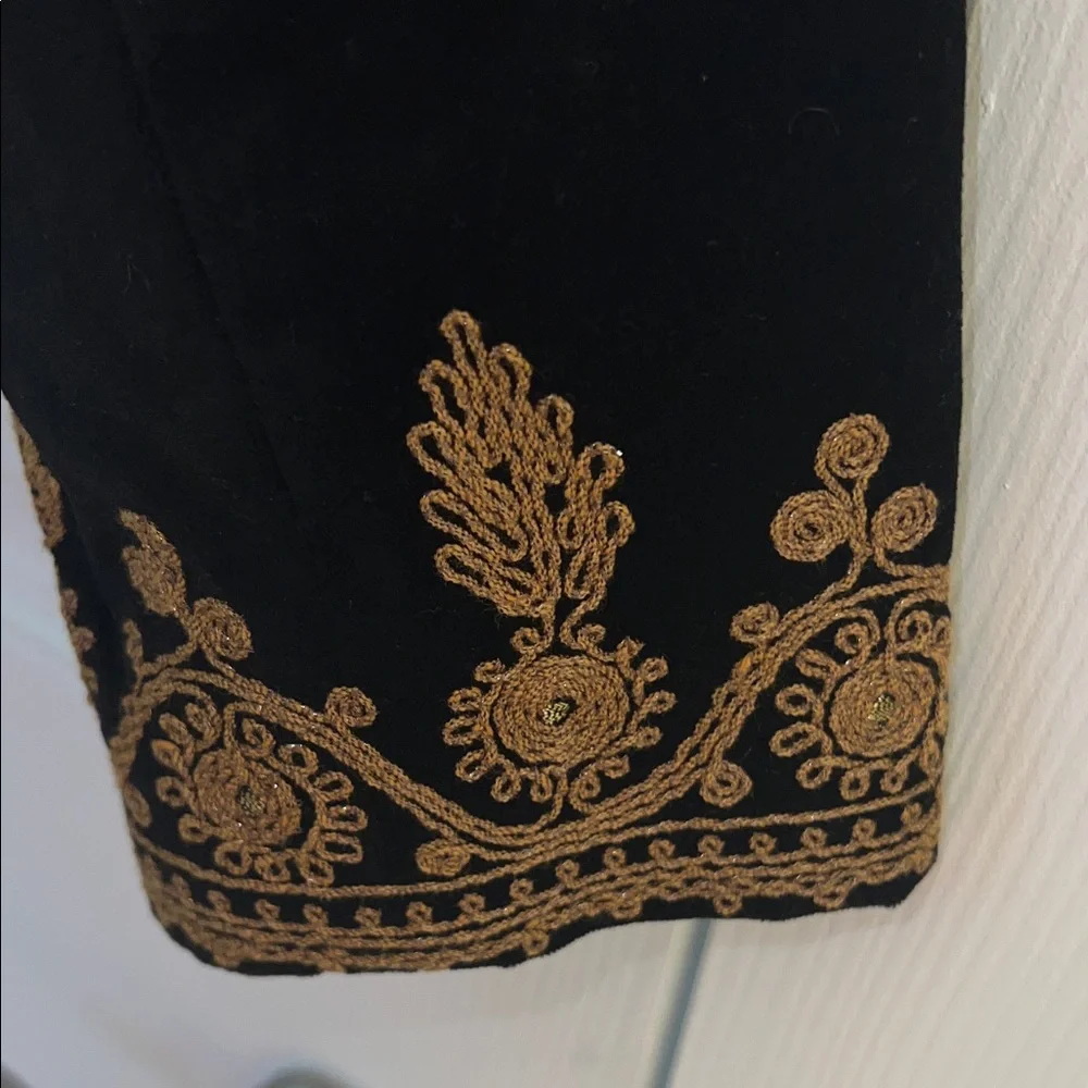 H&M Elegant Black Velvet Blazer with metallic Embroidery - Picture 4 of 6